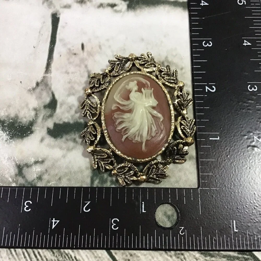 Vintage Cameo‎ Ornate Oval Pendant Woman Playing Harp Collectible Jewelry